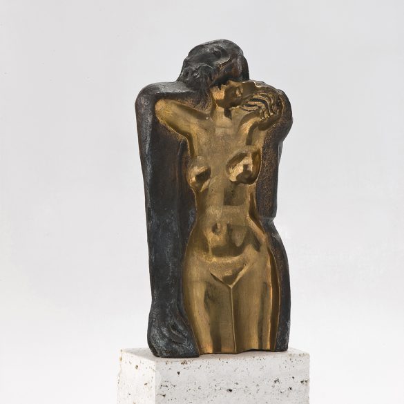 Huella femenina, 1989. Bronce y roca trabertina, 35 x 14 x 8 cm.